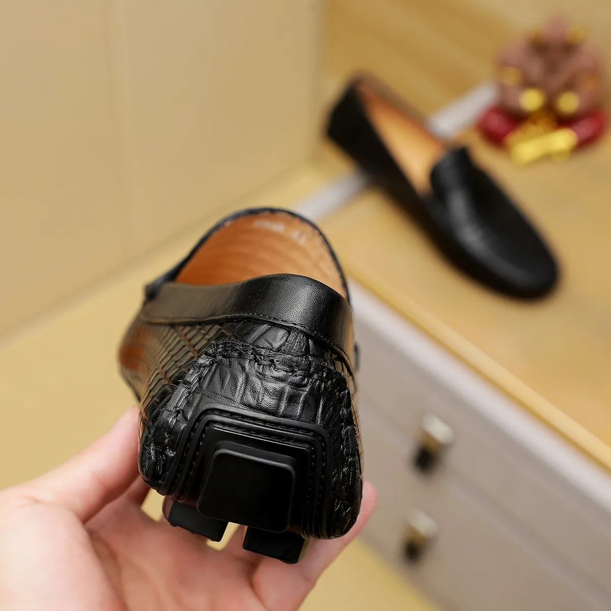 Men's shoes 💰360 💰 LV Louis Vuitton's top-quality Peaches men's shoes 💯Original copy of the official website, the upper is made of imported official website 1:1 material ❌Italian 🇮🇹 cowhide surface, imported pigskin lining. It’s definitely not made with ordinary craftsmanship, it’s the model used by celebrities! The factory’s craftsmanship is designed to create the most perfect shoes for trendy men! Colors available! 38-44 yards